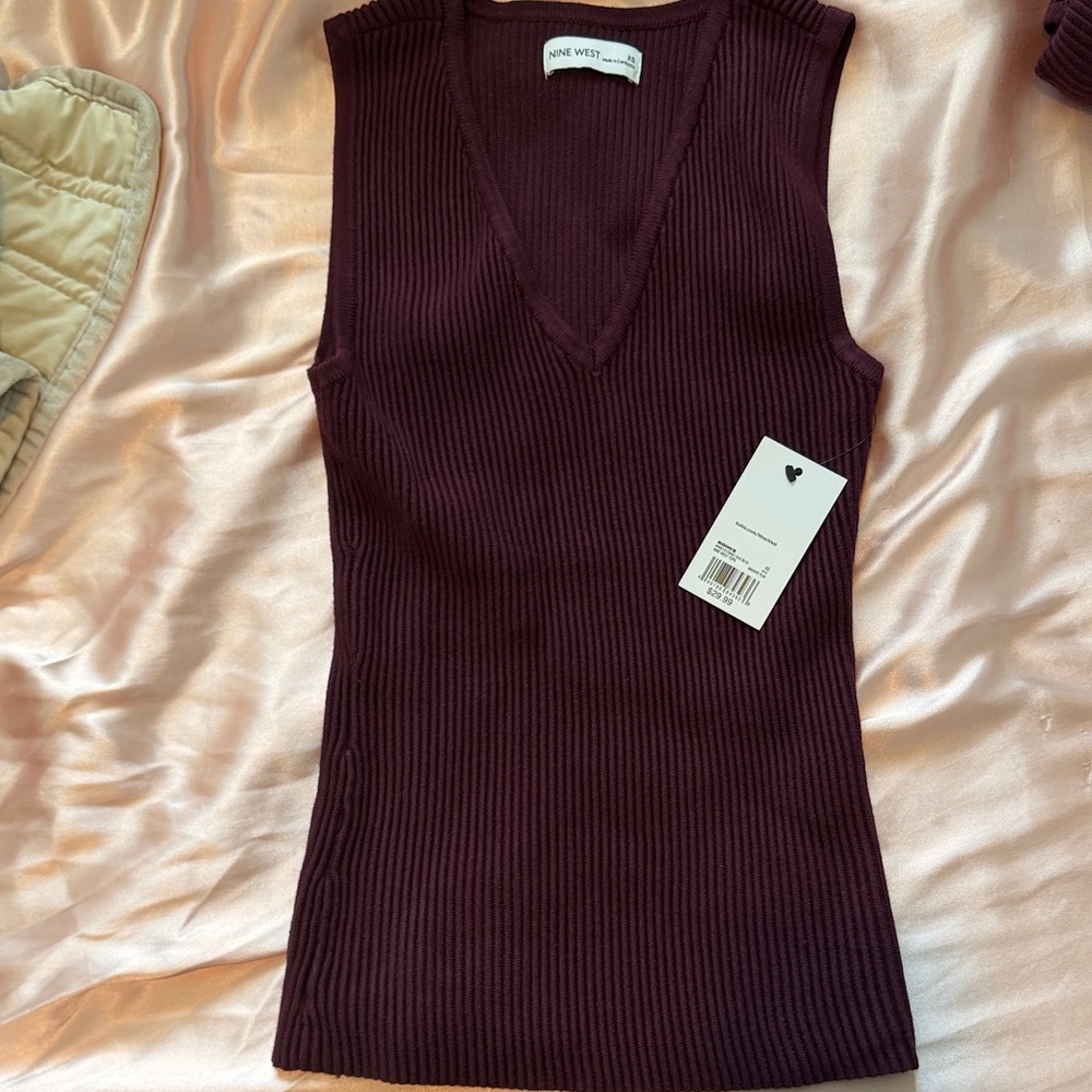 Nine West Sleeveless Ribbed V-Neck Top - Burgundy